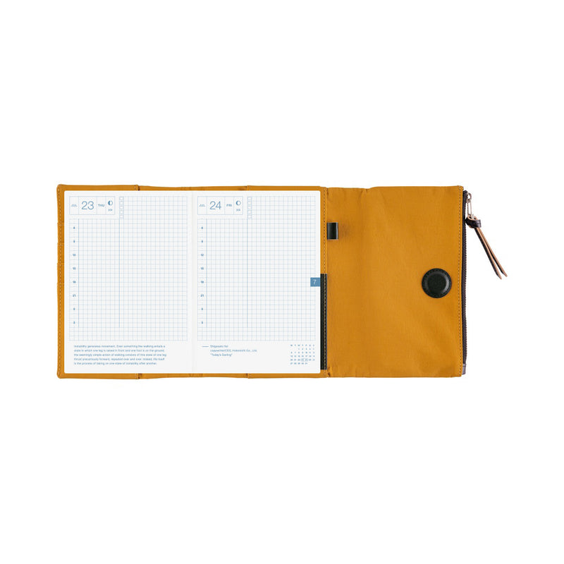 Hobonichi A6 Cover - Tragen: Mustard